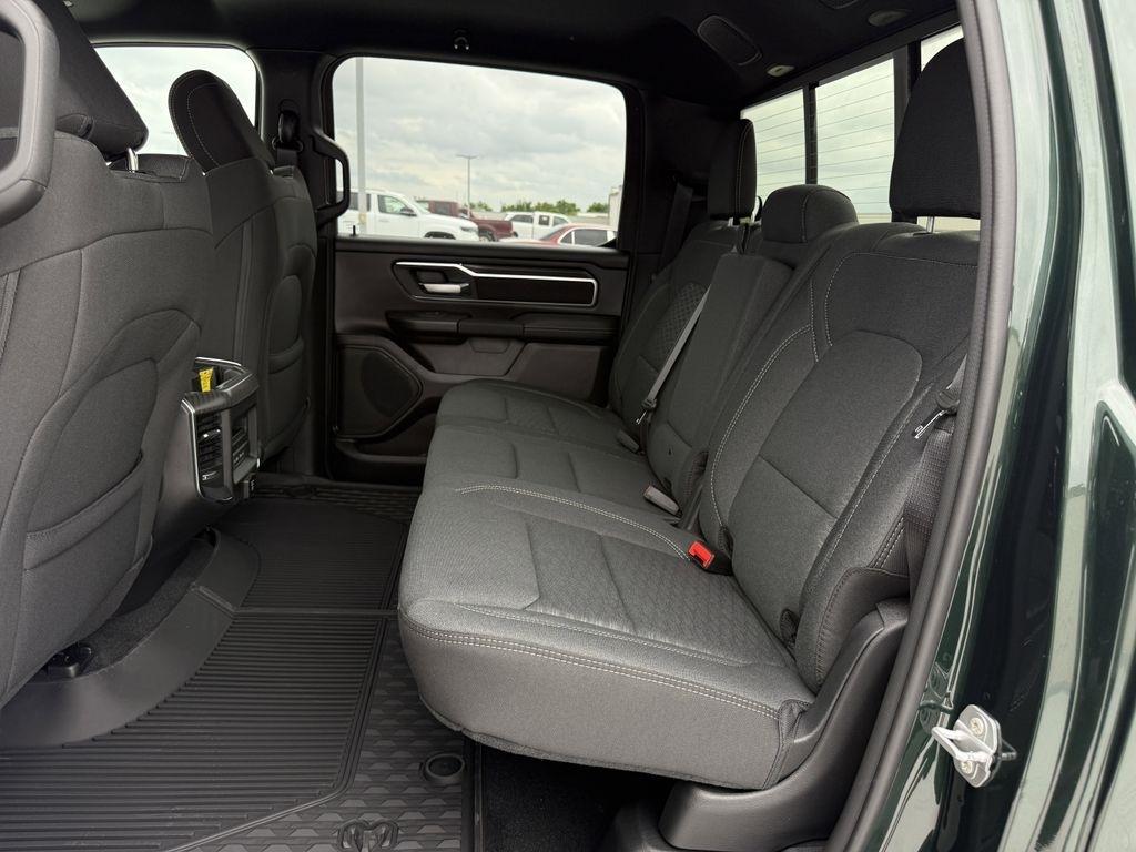 RAM 1500 Big Horn Crew Cab SWB 4WD 2026