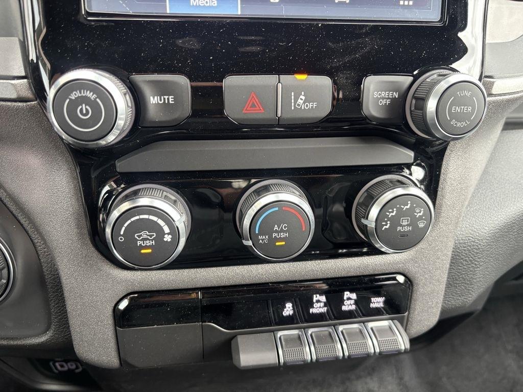 RAM 1500 Tradesman Crew Cab SWB 2WD 2026