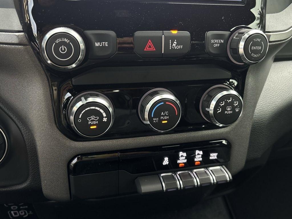 RAM 1500 Tradesman Crew Cab SWB 2WD 2026