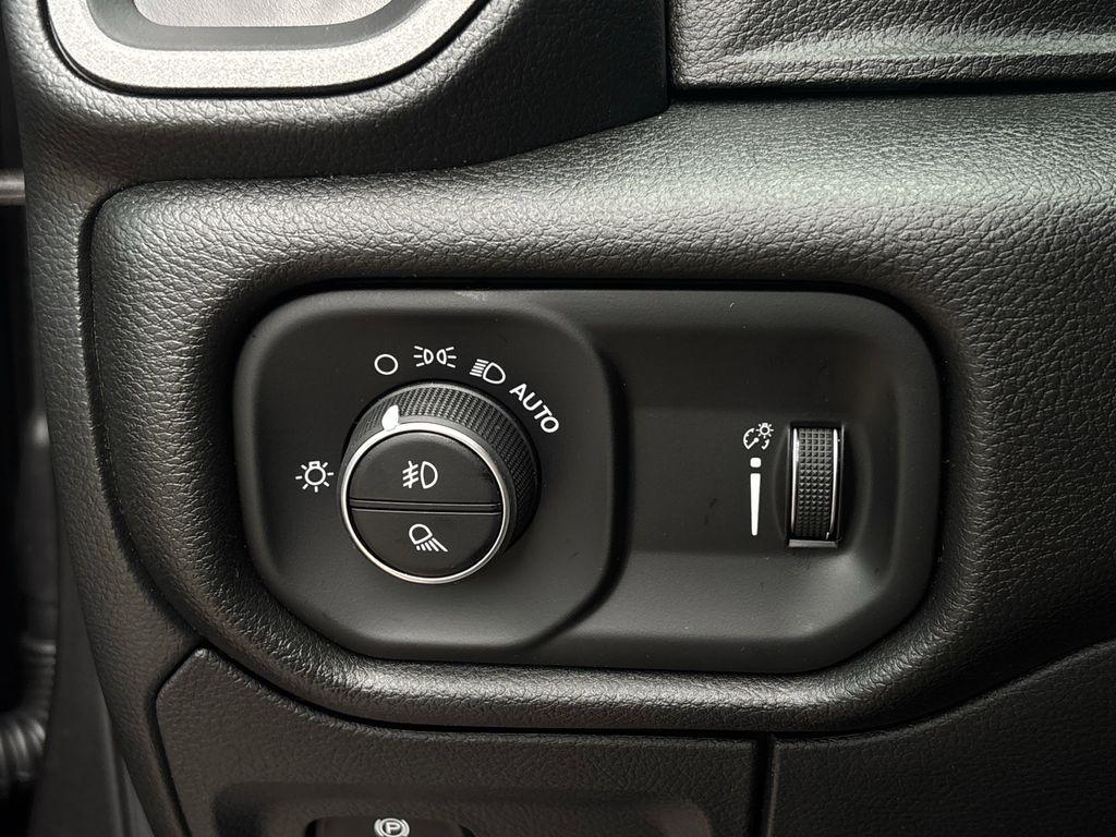 RAM 1500 Tradesman Crew Cab SWB 2WD 2026