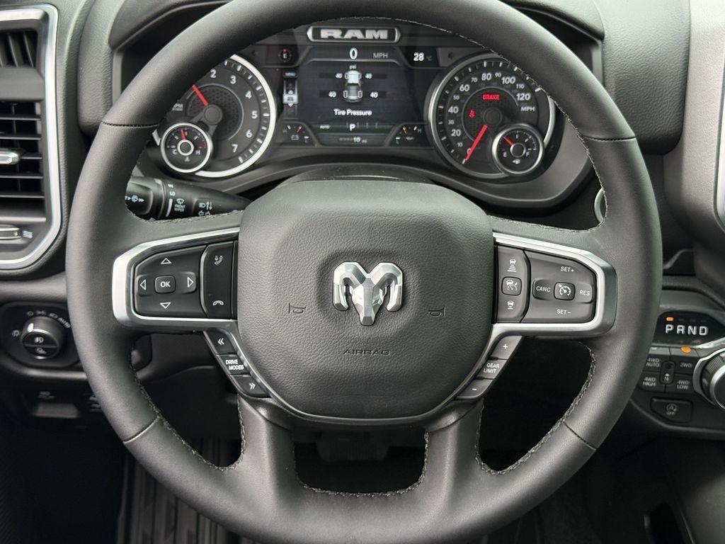 RAM 1500 Big Horn Crew Cab SWB 4WD 2026