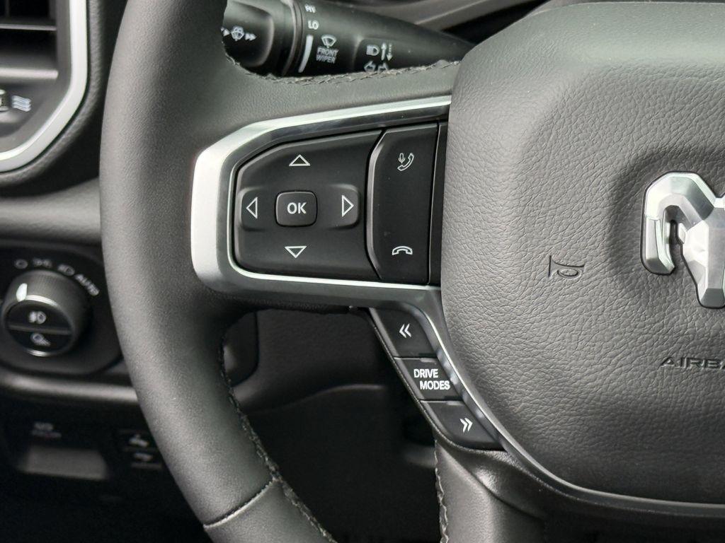 RAM 1500 Big Horn Crew Cab SWB 4WD 2026