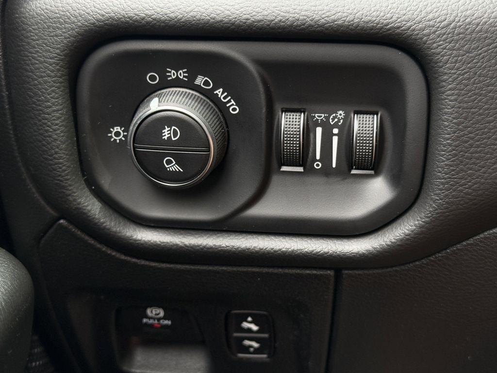 RAM 1500 Big Horn Crew Cab SWB 4WD 2026