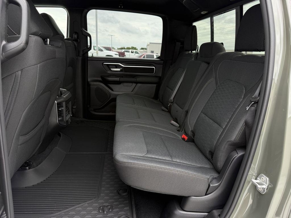 RAM 1500 Big Horn Crew Cab SWB 4WD 2026