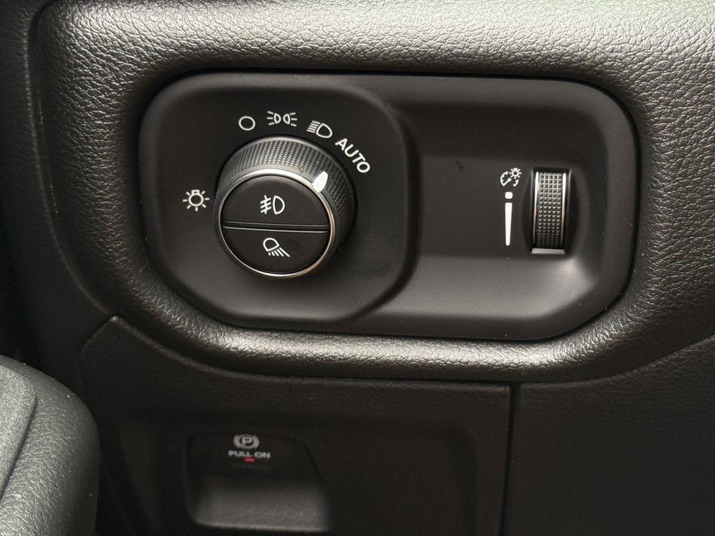 RAM 1500 Tradesman Crew Cab SWB 2WD 2026