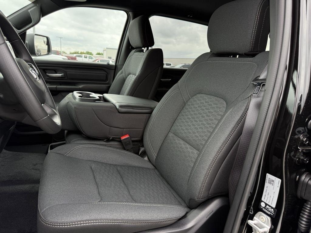 RAM 1500 Tradesman Crew Cab SWB 2WD 2026