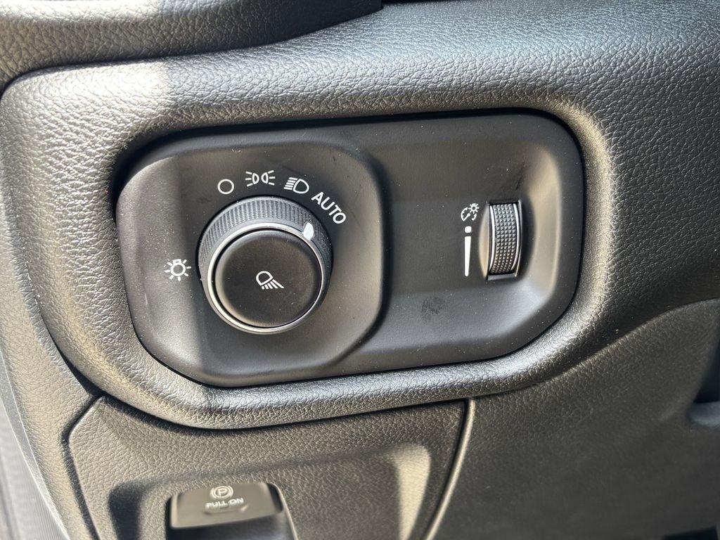 RAM 1500 Tradesman Quad Cab 2WD 2026