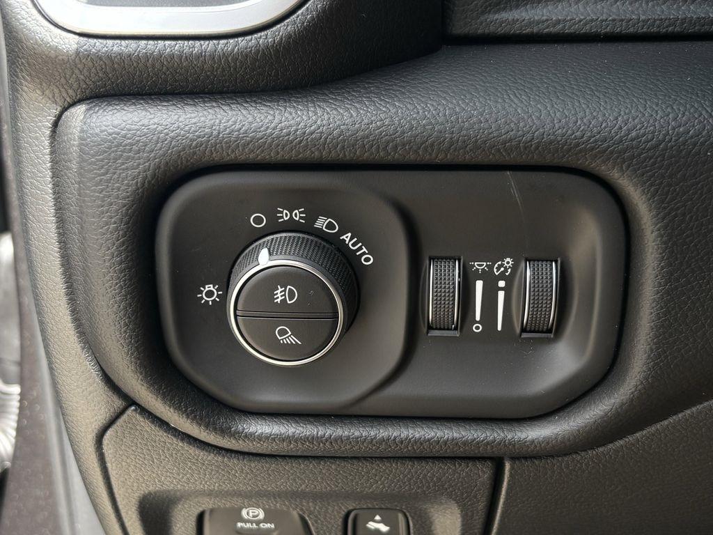 RAM 1500 Big Horn Crew Cab SWB 4WD 2026