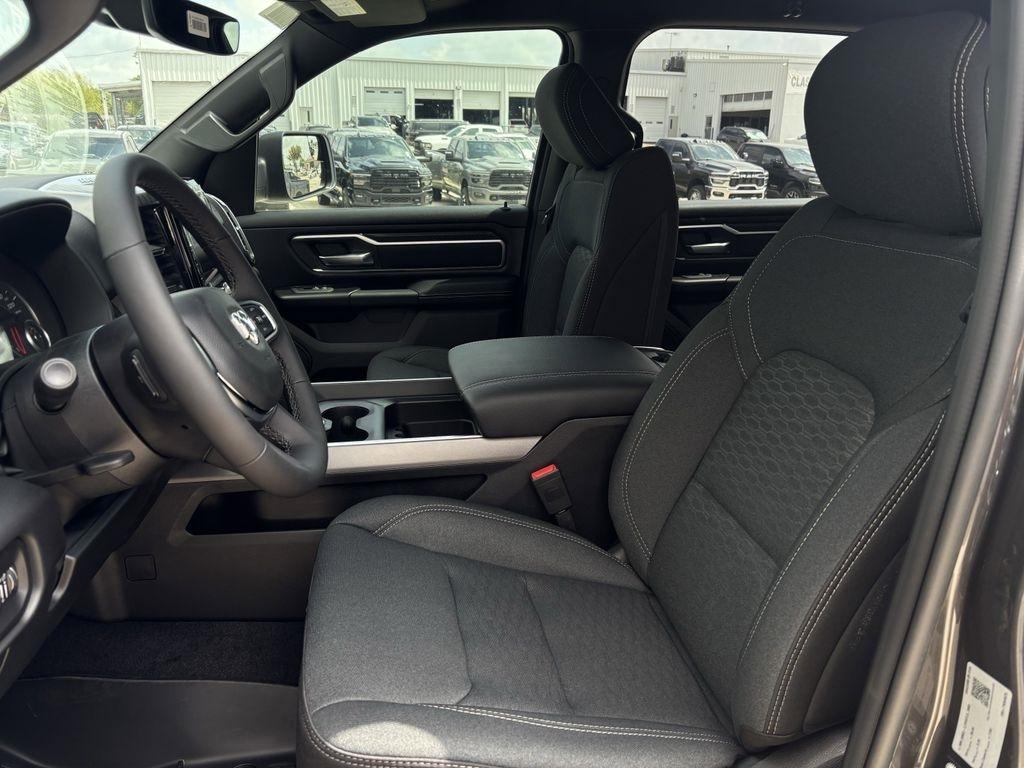 RAM 1500 Big Horn Crew Cab SWB 4WD 2026