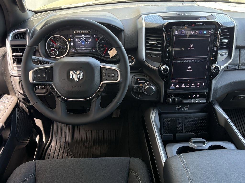 RAM 1500 Big Horn Crew Cab SWB 4WD 2026