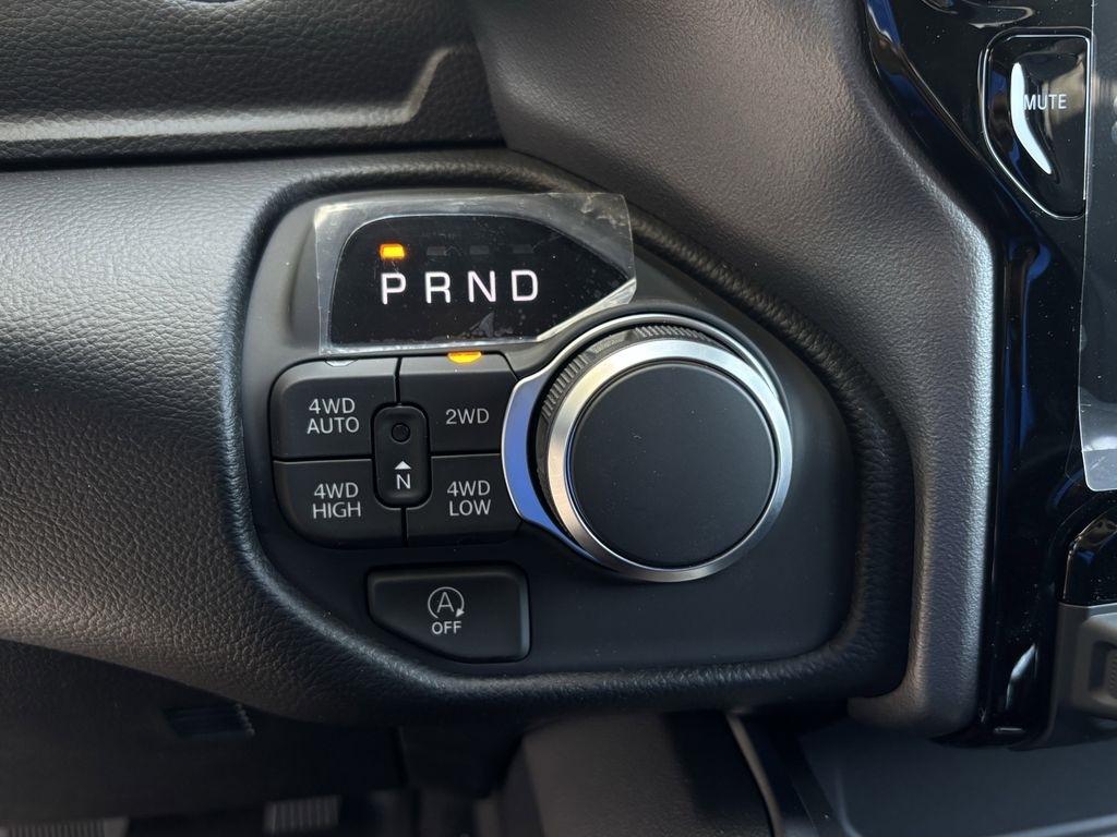 RAM 1500 Big Horn Crew Cab SWB 4WD 2026