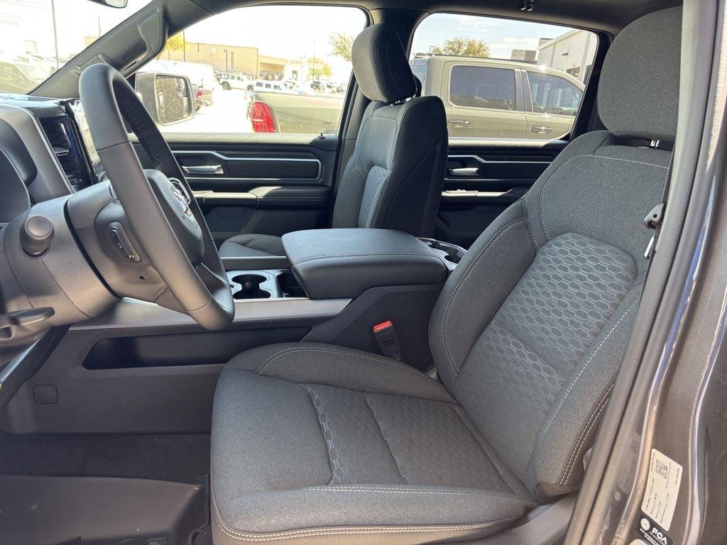 RAM 1500 Big Horn Crew Cab SWB 4WD 2026