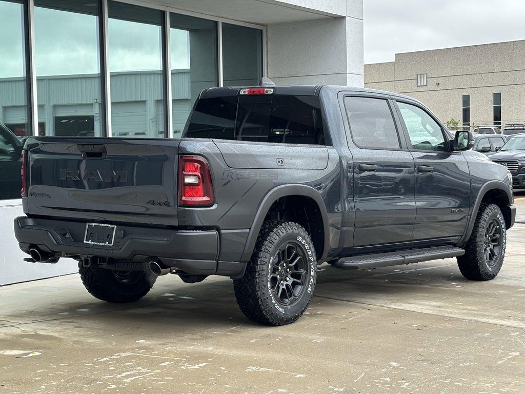RAM 1500 Rebel Crew Cab SB 4WD 2026