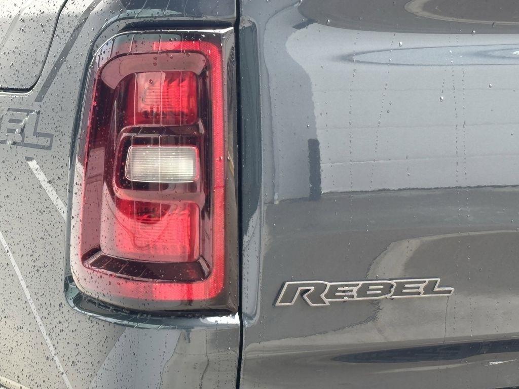 RAM 1500 Rebel Crew Cab SB 4WD 2026