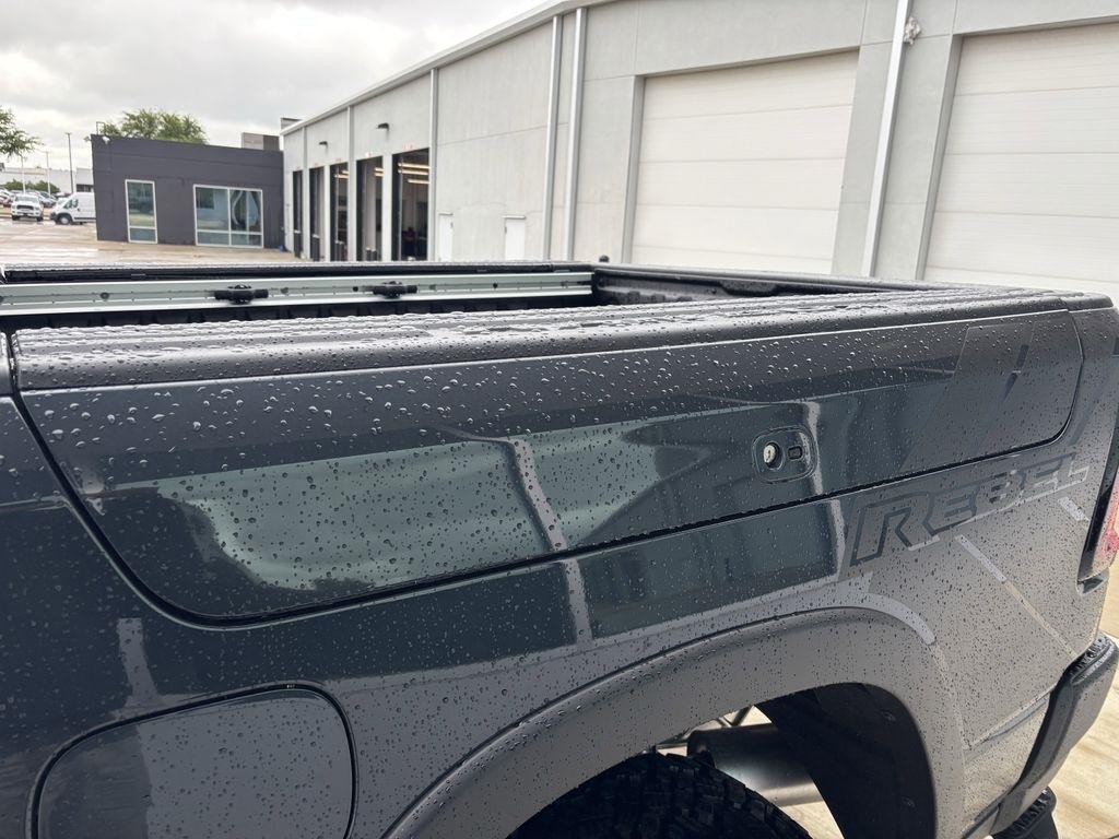RAM 1500 Rebel Crew Cab SB 4WD 2026