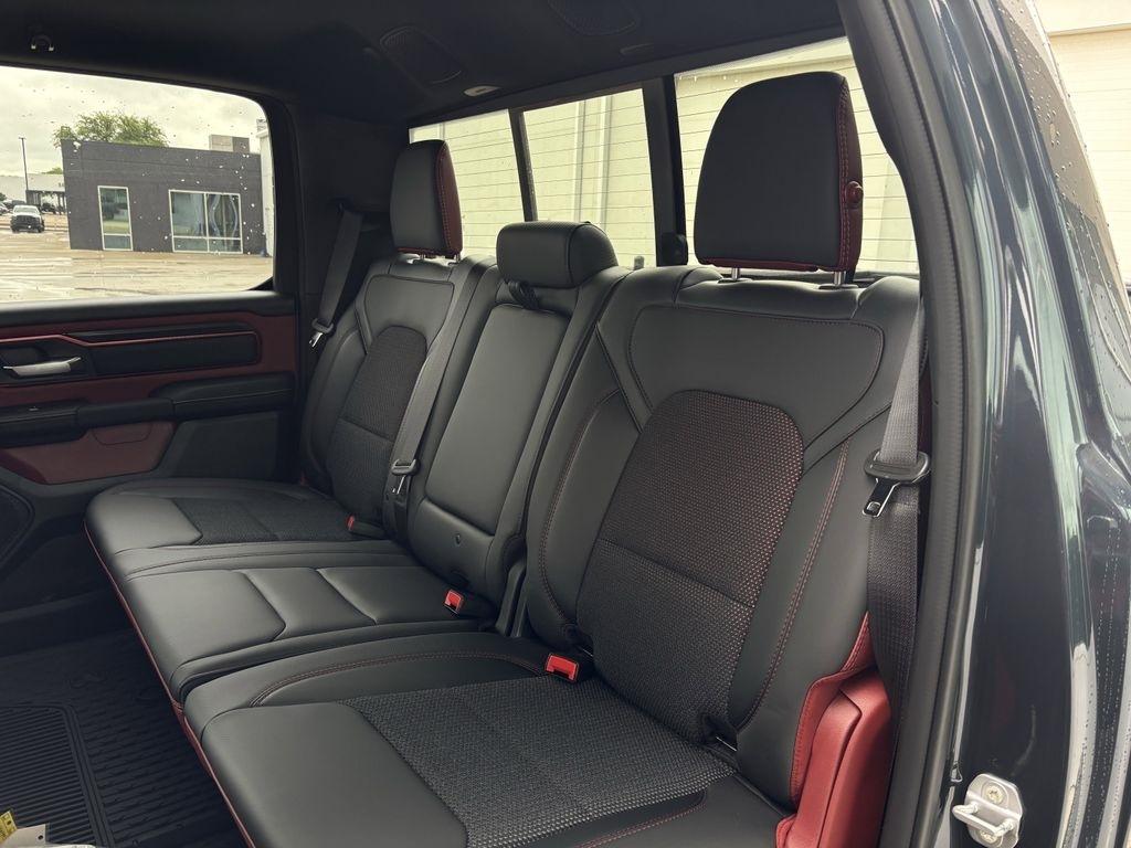 RAM 1500 Rebel Crew Cab SB 4WD 2026