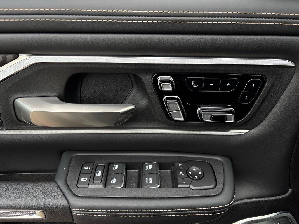 RAM 1500 Longhorn Crew Cab SWB 4WD 2026