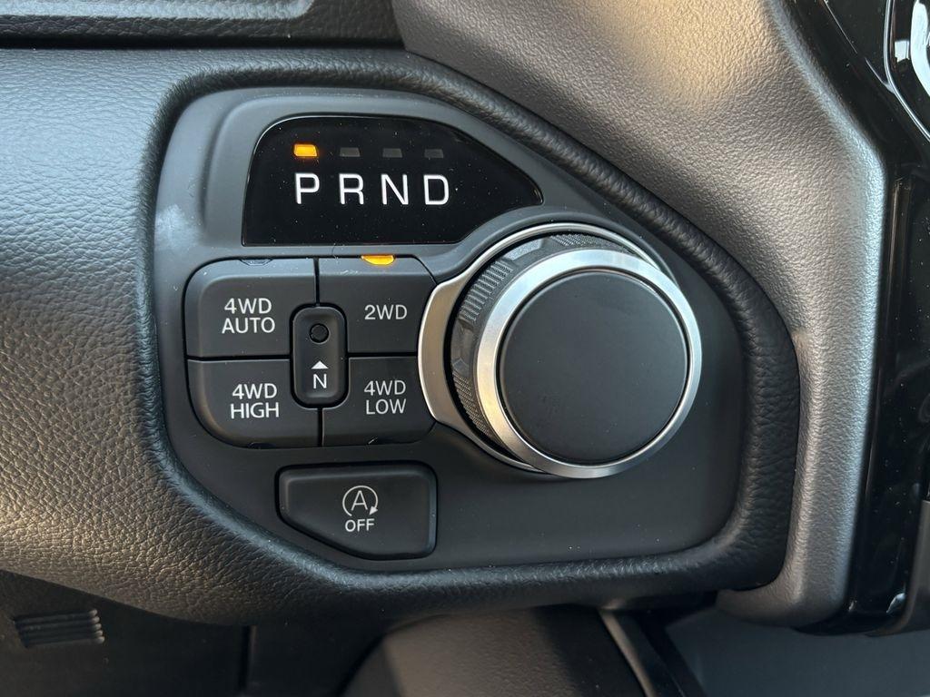 RAM 1500 Big Horn Crew Cab SWB 4WD 2026