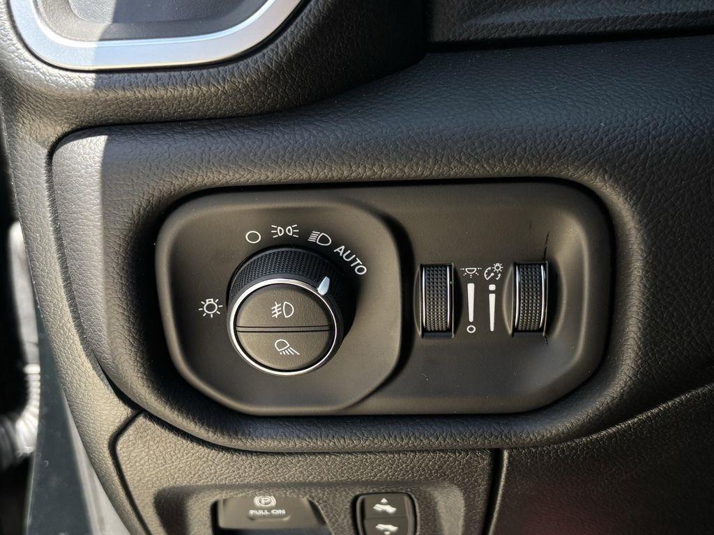 RAM 1500 Big Horn Crew Cab SWB 4WD 2026