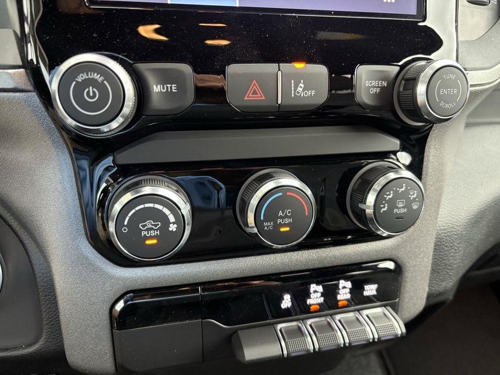 RAM 1500 Tradesman Quad Cab 2WD 2026