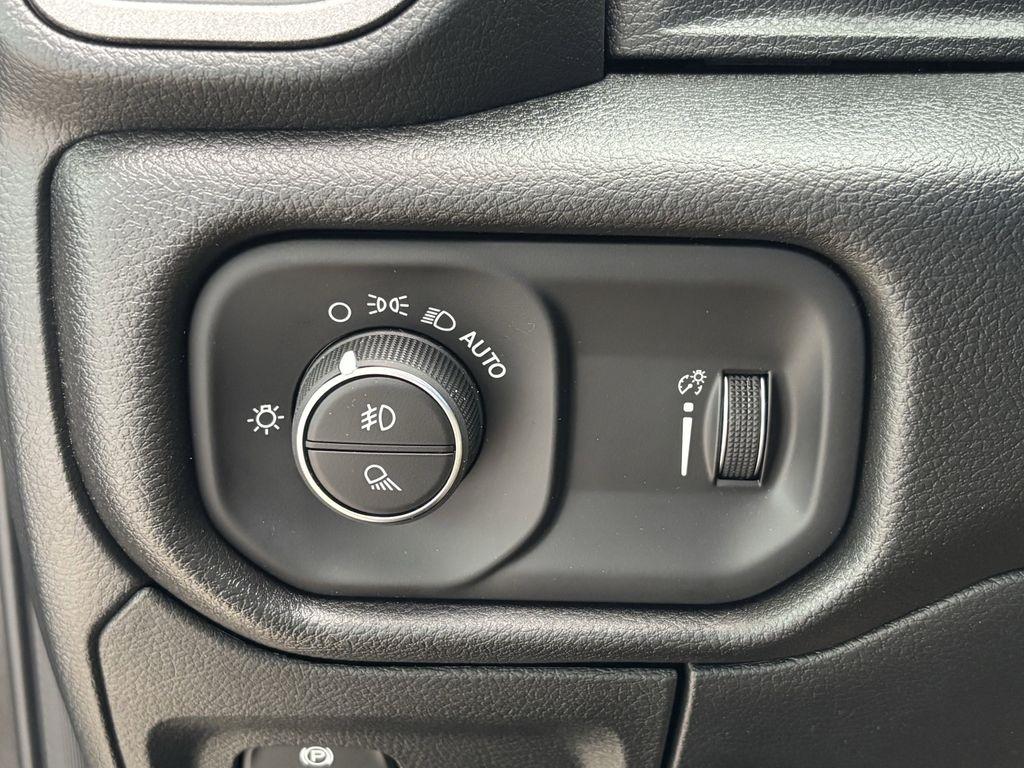 RAM 1500 Tradesman Quad Cab 2WD 2026