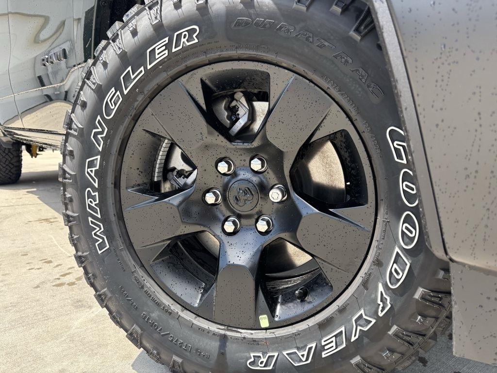 RAM 1500 Tradesman Crew Cab SWB 4WD 2026