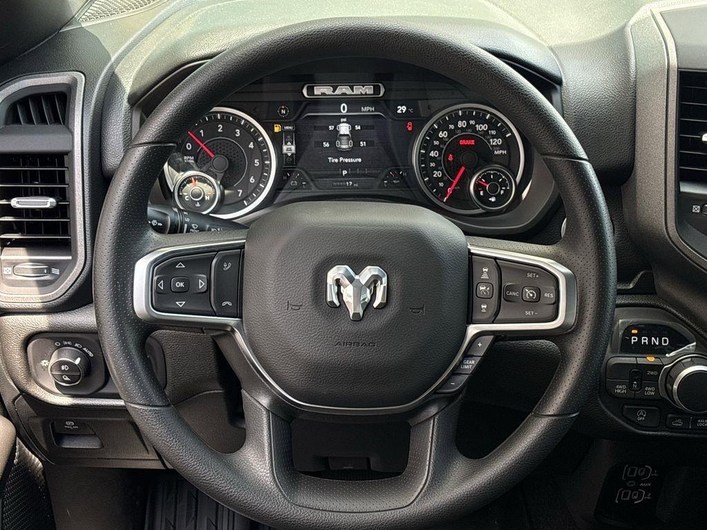 RAM 1500 Tradesman Crew Cab SWB 4WD 2026