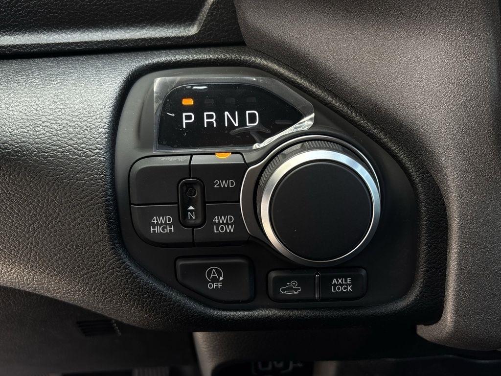 RAM 1500 Tradesman Crew Cab SWB 4WD 2026