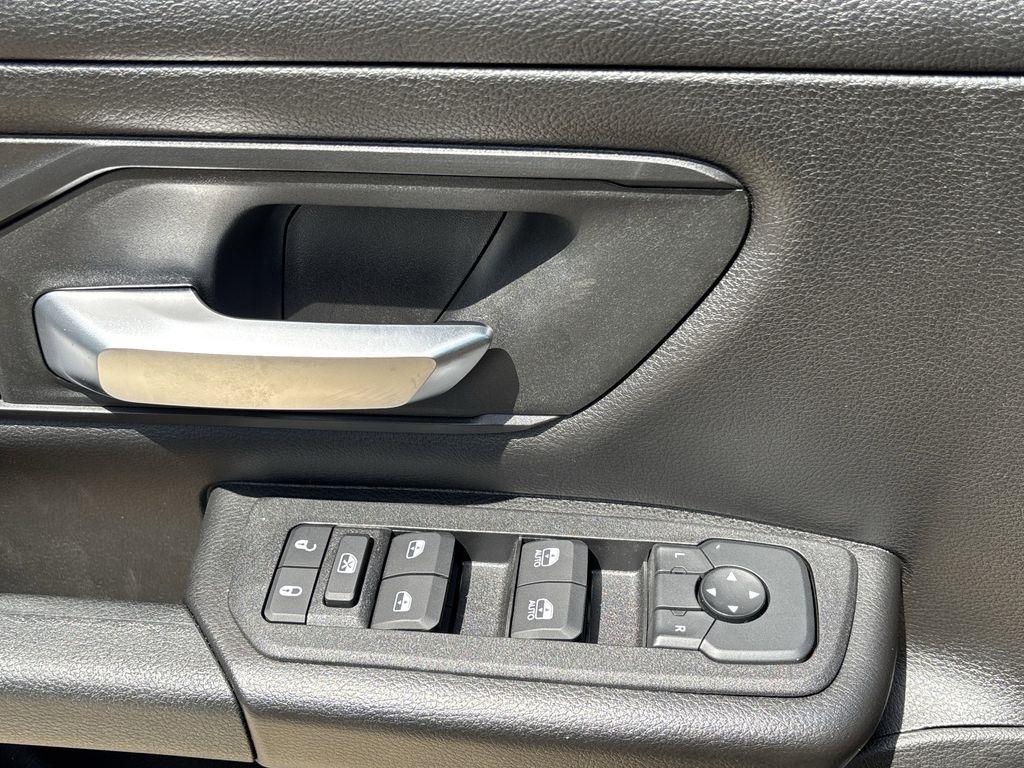 RAM 1500 Tradesman Crew Cab SWB 4WD 2026