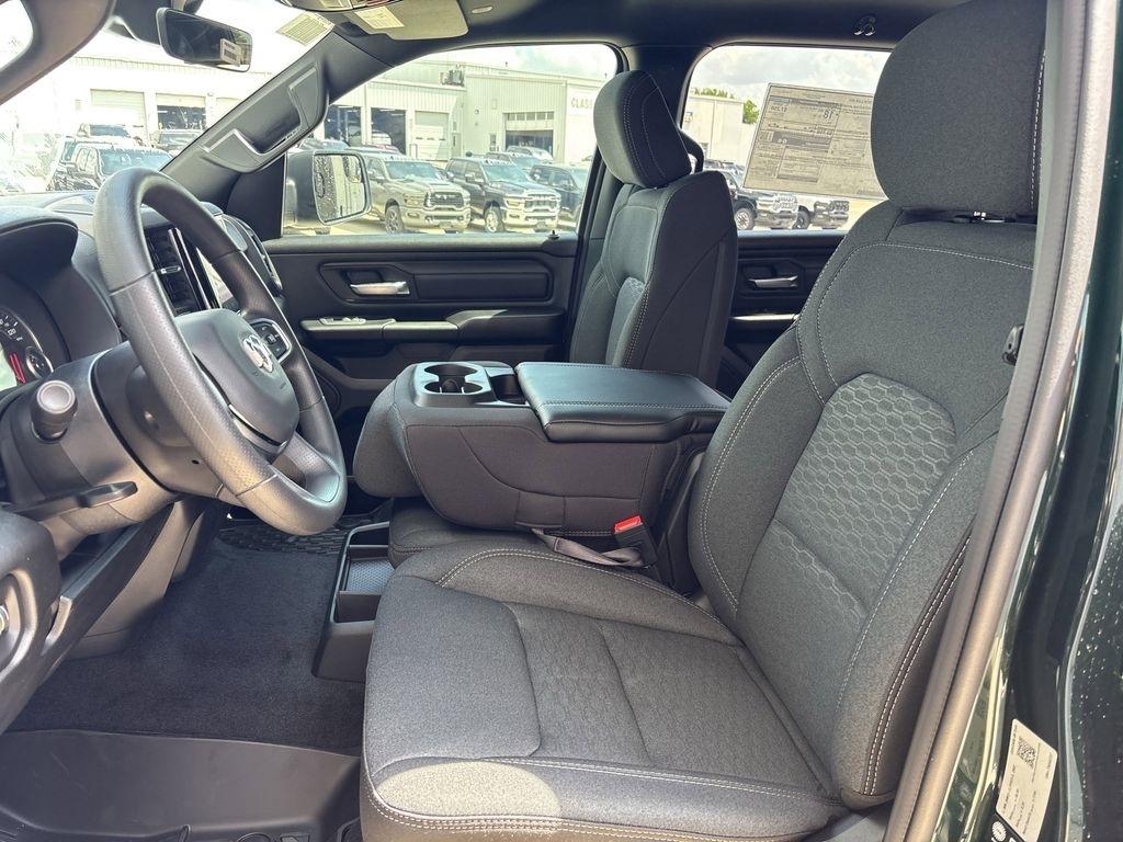 RAM 1500 Tradesman Crew Cab SWB 4WD 2026