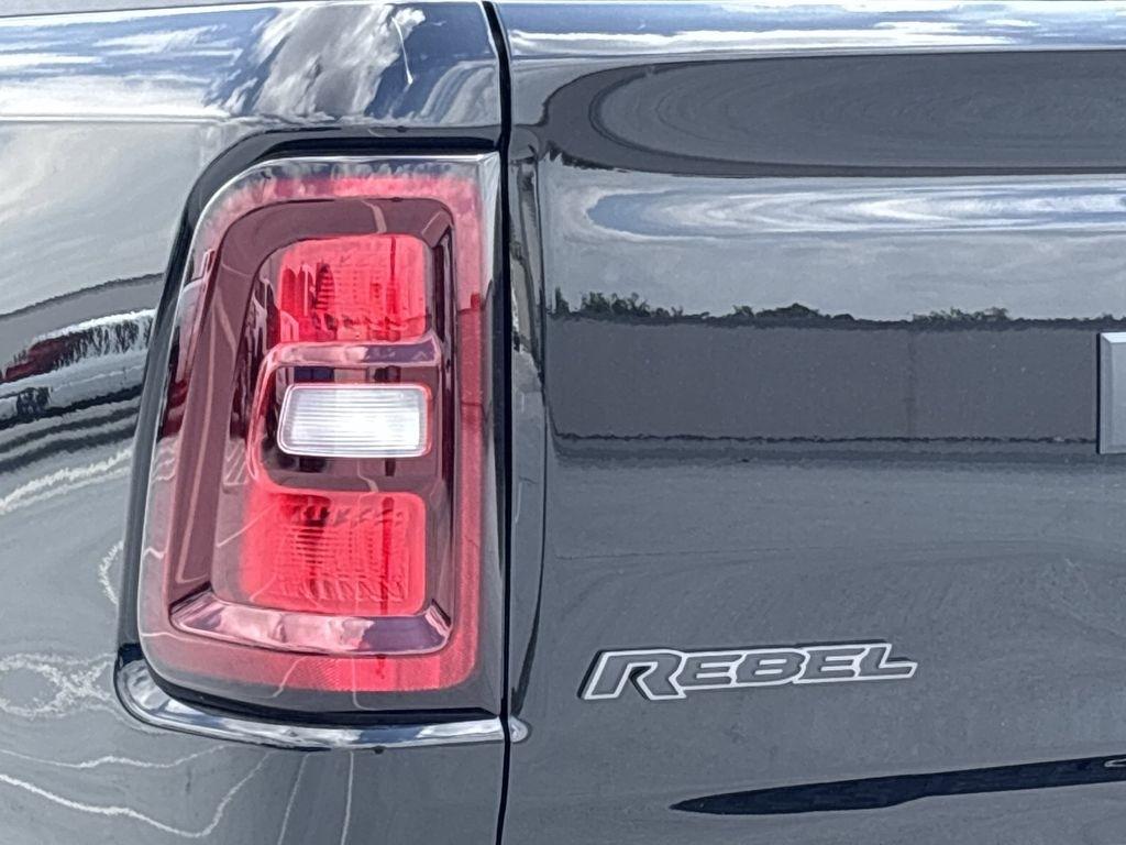RAM 1500 Rebel Crew Cab SB 4WD 2026
