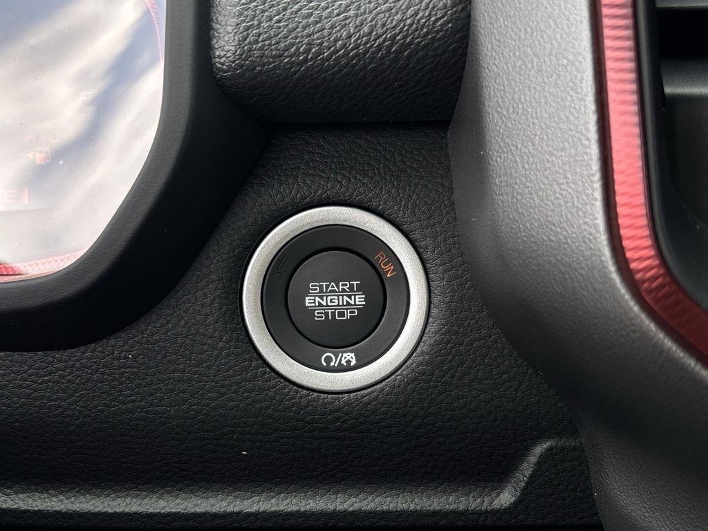RAM 1500 Rebel Crew Cab SB 4WD 2026