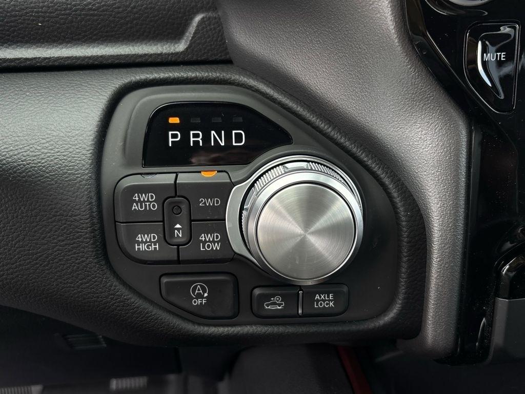 RAM 1500 Rebel Crew Cab SB 4WD 2026