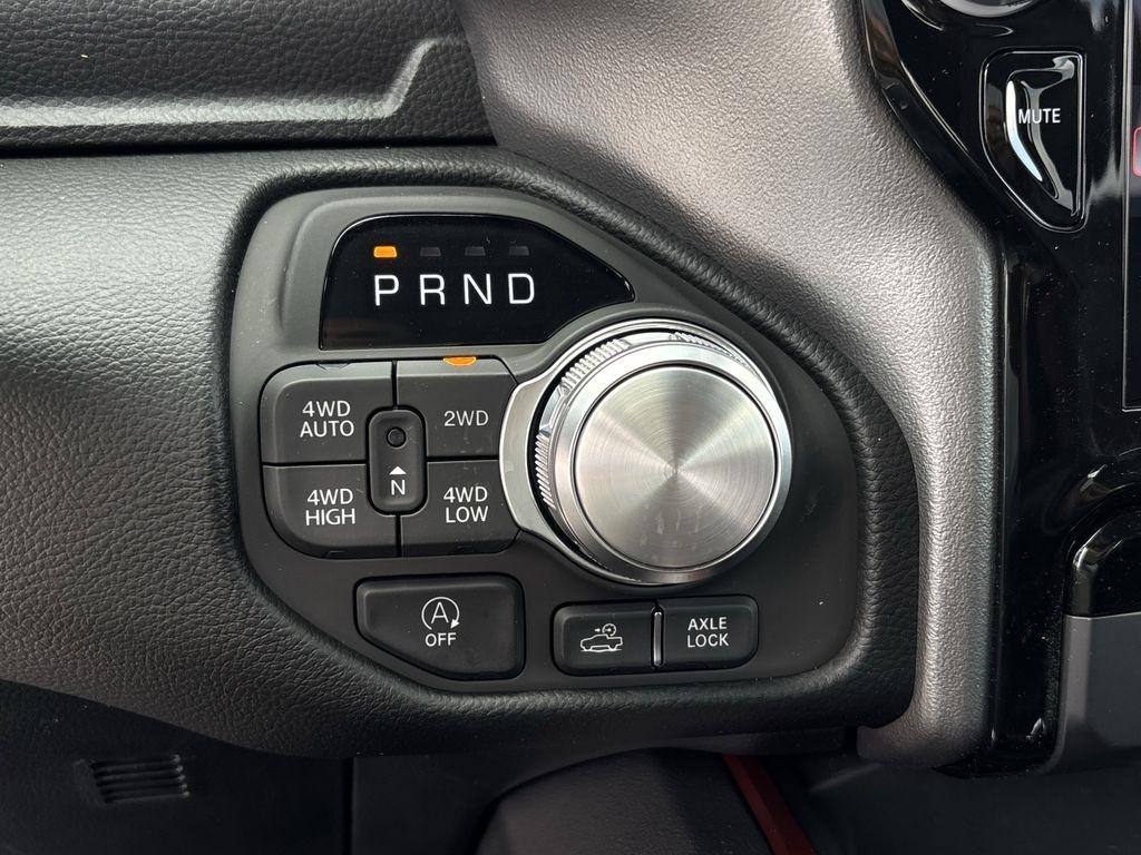 RAM 1500 Rebel Crew Cab SB 4WD 2026