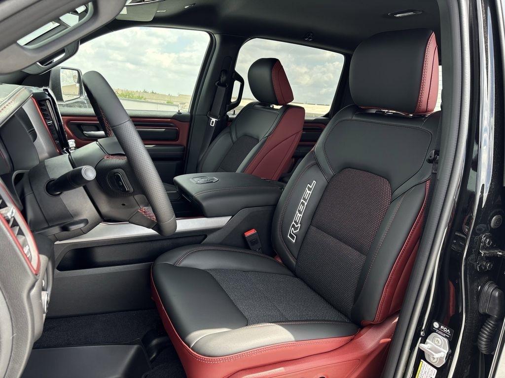 RAM 1500 Rebel Crew Cab SB 4WD 2026