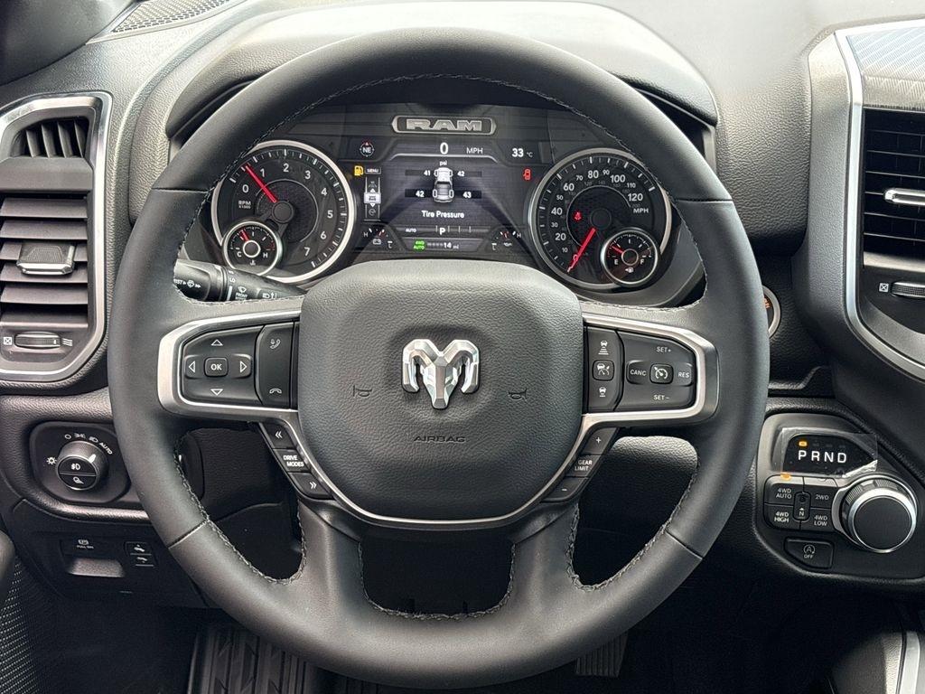 RAM 1500 Big Horn Crew Cab SWB 4WD 2026