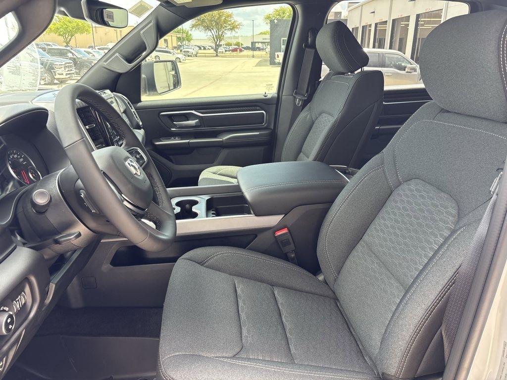 RAM 1500 Big Horn Crew Cab SWB 4WD 2026