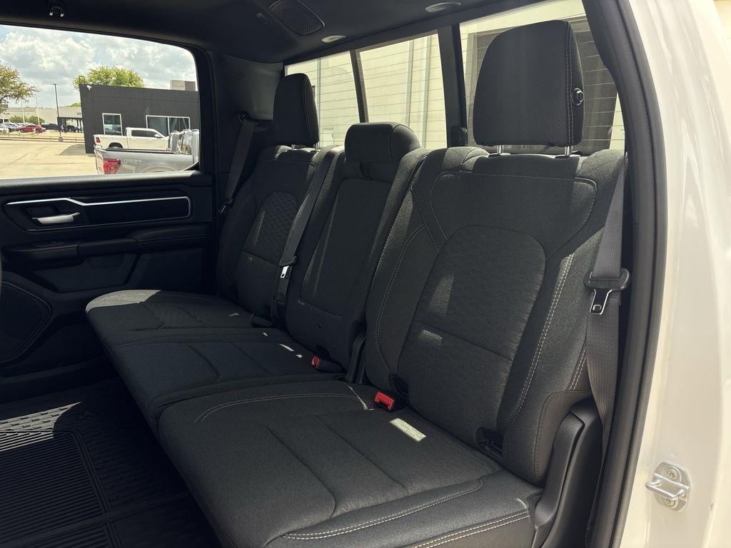 RAM 1500 Big Horn Crew Cab SWB 4WD 2026
