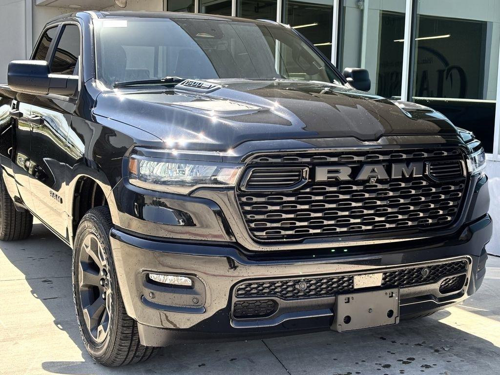 RAM 1500 Tradesman Quad Cab 4WD 2026