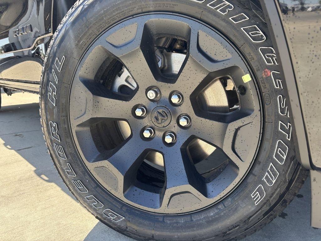 RAM 1500 Tradesman Quad Cab 4WD 2026