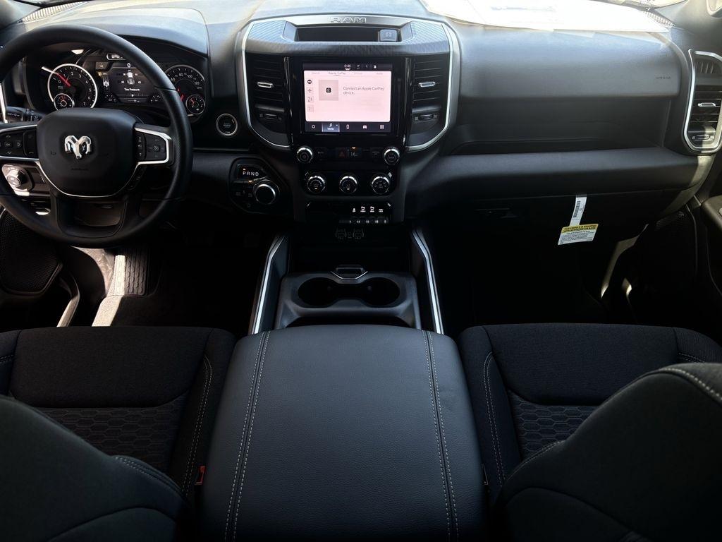 RAM 1500 Tradesman Quad Cab 4WD 2026