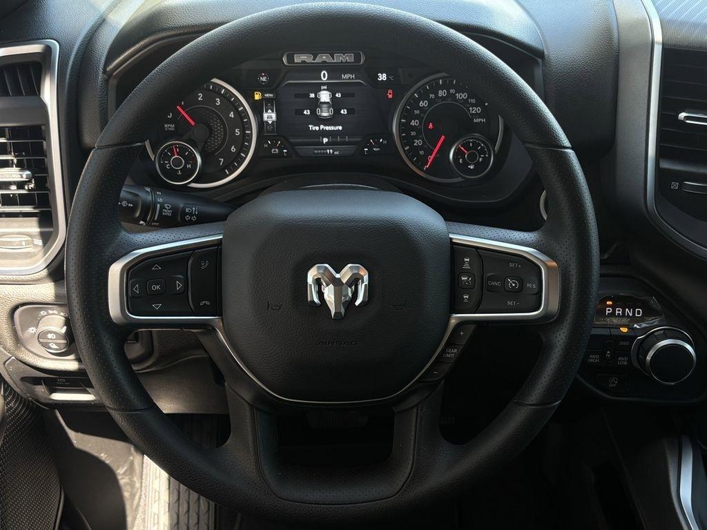 RAM 1500 Tradesman Quad Cab 4WD 2026