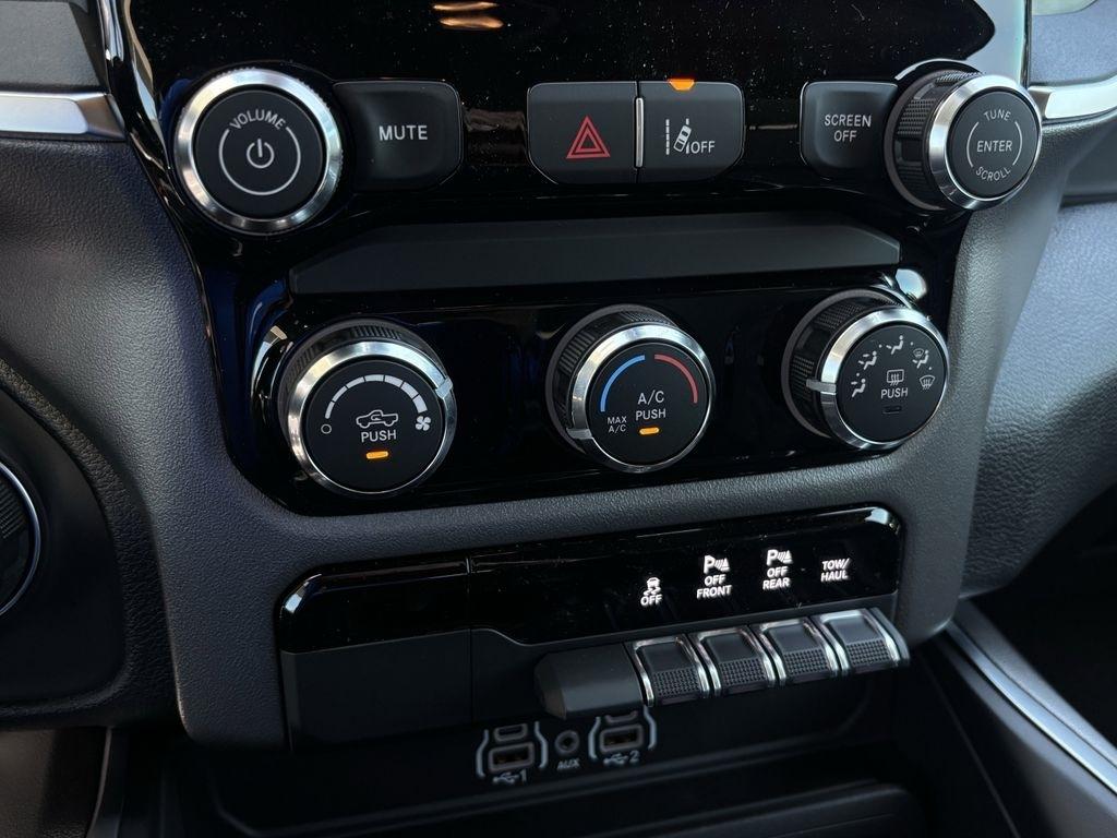 RAM 1500 Tradesman Quad Cab 4WD 2026