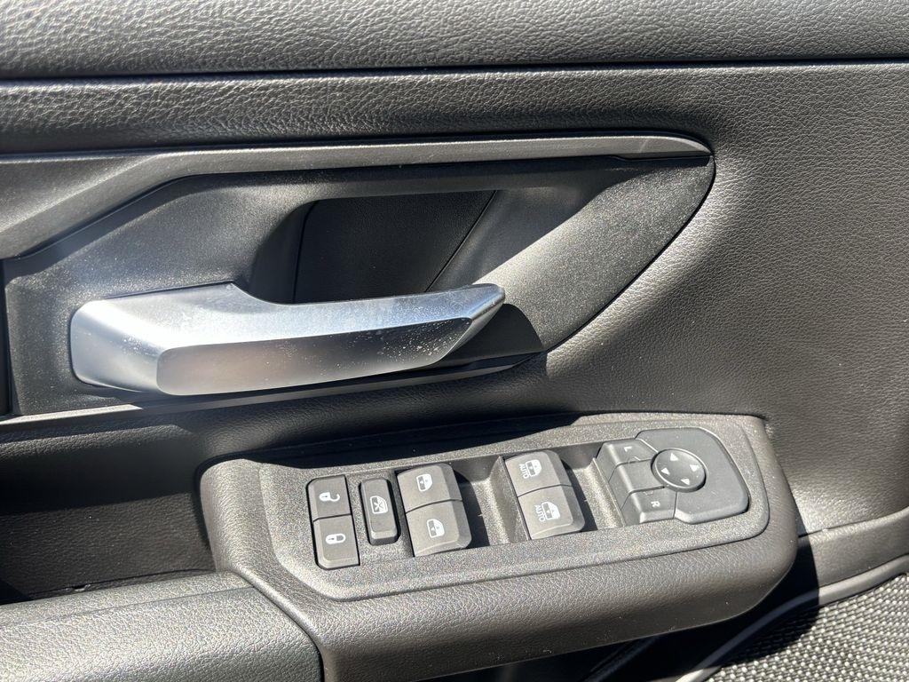 RAM 1500 Tradesman Quad Cab 4WD 2026