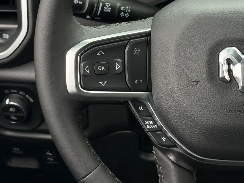 RAM 1500 Big Horn Crew Cab SWB 4WD 2026