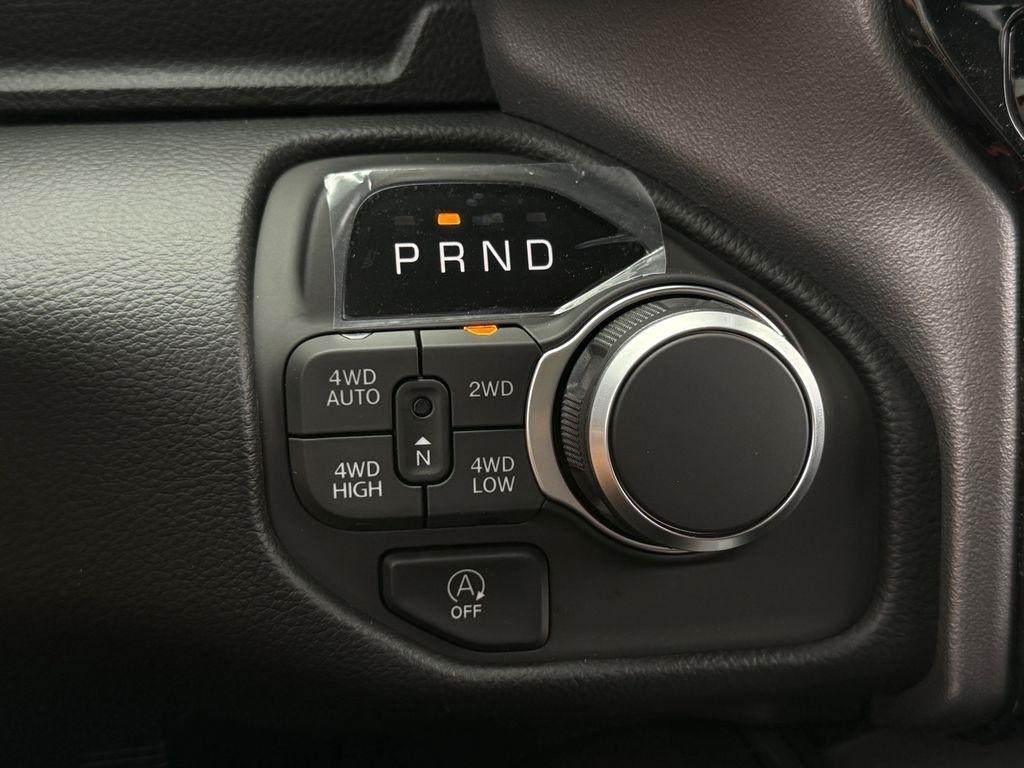 RAM 1500 Big Horn Crew Cab SWB 4WD 2026