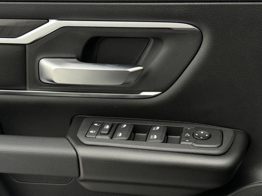 RAM 1500 Big Horn Crew Cab SWB 4WD 2026
