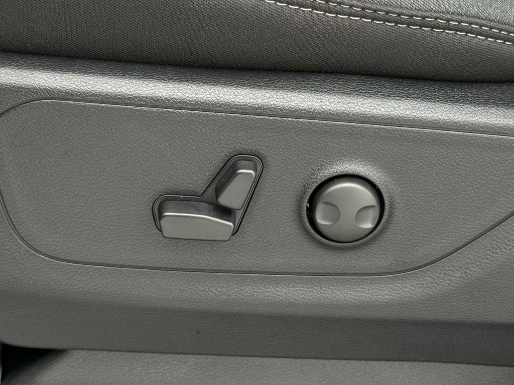 RAM 1500 Big Horn Crew Cab SWB 4WD 2026