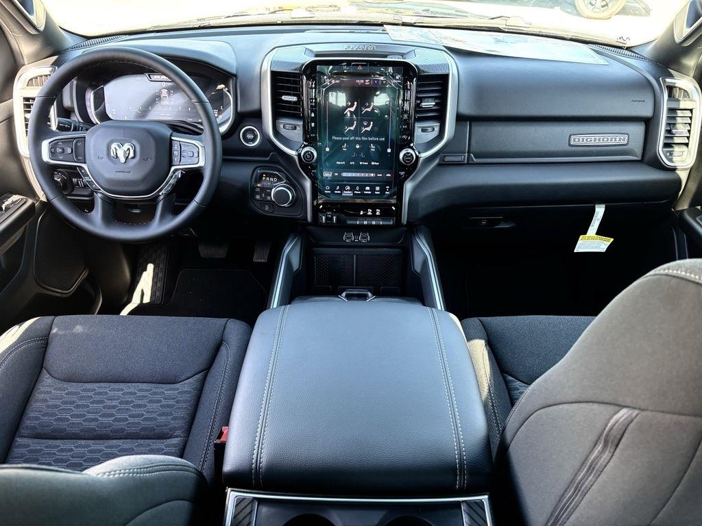 RAM 1500 Big Horn Crew Cab SWB 4WD 2026