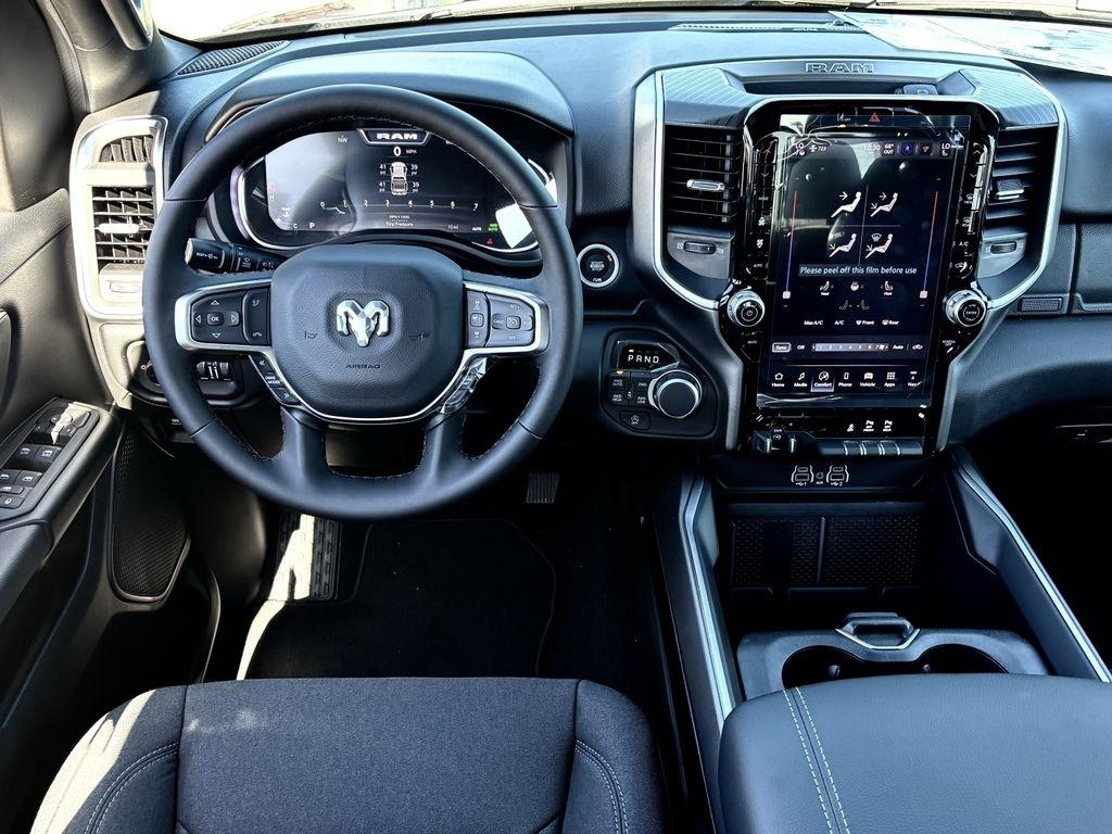 RAM 1500 Big Horn Crew Cab SWB 4WD 2026